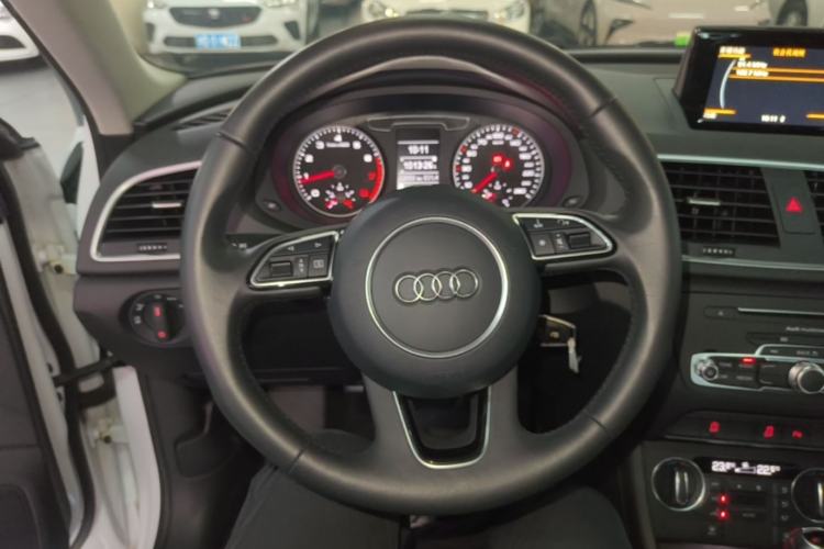 Used Audi Q3 2017 30 TFSI Fashion Model Steering Wheel