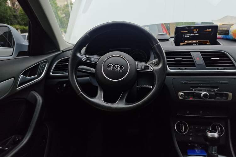Used Audi Q3 2017 35 TFSI Fashion Model Steering Wheel