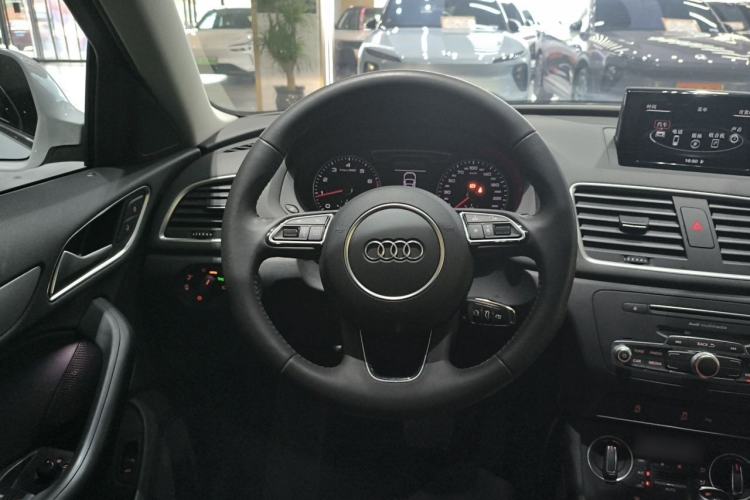 Used Audi Q3 2017 35 TFSI Fashion Model Steering Wheel