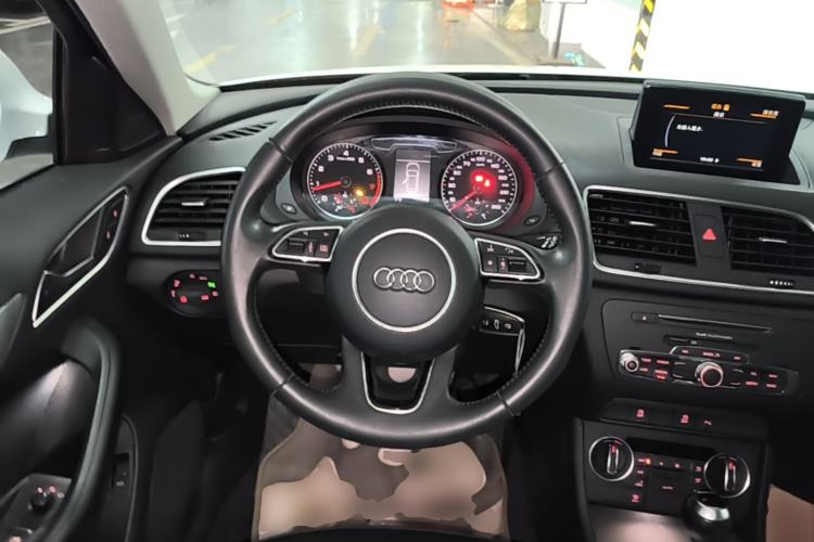 Used Audi Q3 2017 35 TFSI Fashion Model Steering Wheel