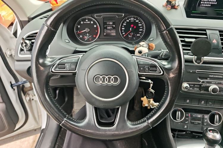 Used Audi Q3 2017 30 TFSI Fashion Model Steering Wheel