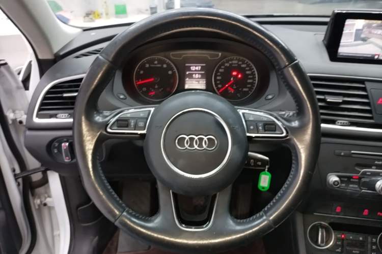 Used Audi Q3 2017 30 TFSI Fashion Model Steering Wheel