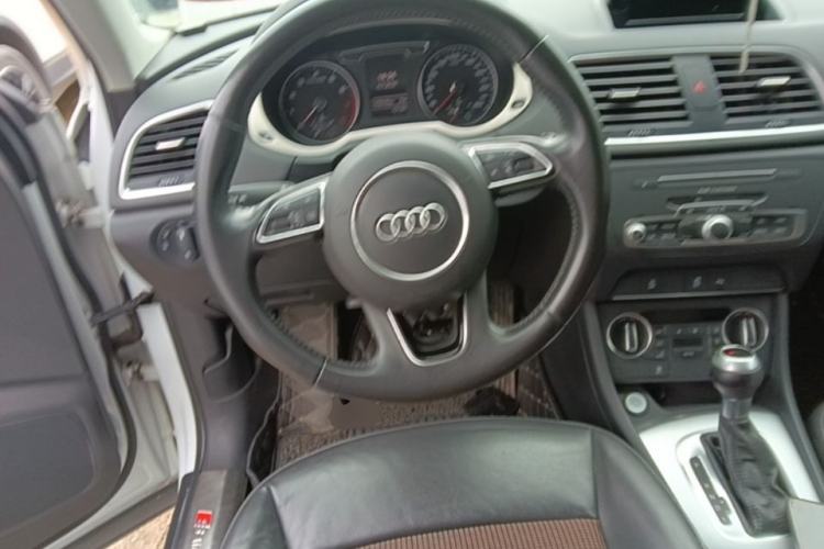 Used Audi Q3 2017 35 TFSI Fashion Model Steering Wheel