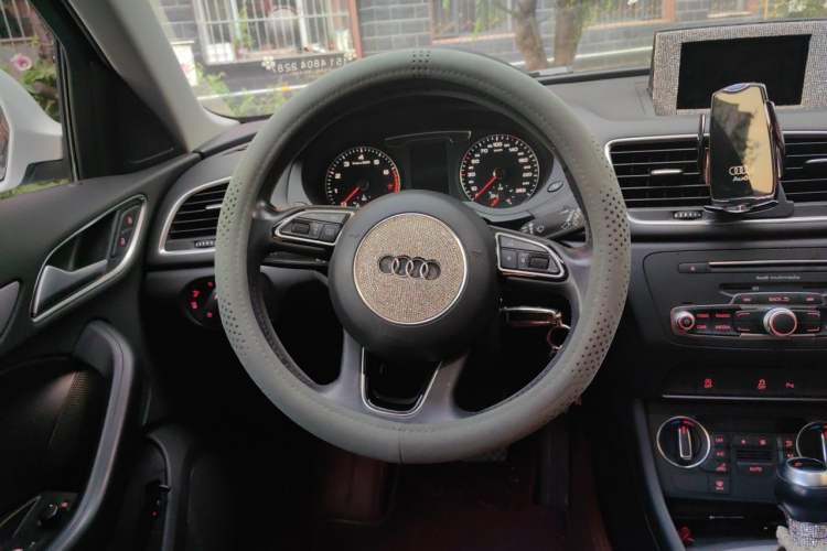 Used Audi Q3 2017 35 TFSI Fashion Model Steering Wheel