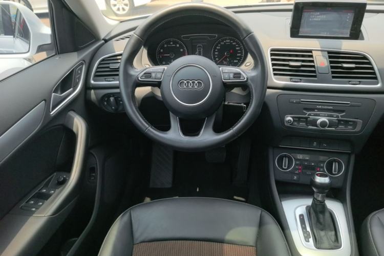 Used Audi Q3 2017 30 TFSI Fashion Model Steering Wheel