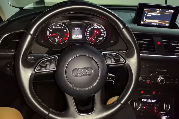 Used Audi Q3 2017 30 TFSI Fashion Model Steering Wheel
