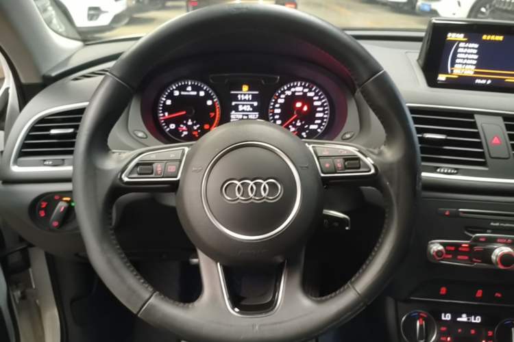 Used Audi Q3 2017 35 TFSI Fashion Model Steering Wheel