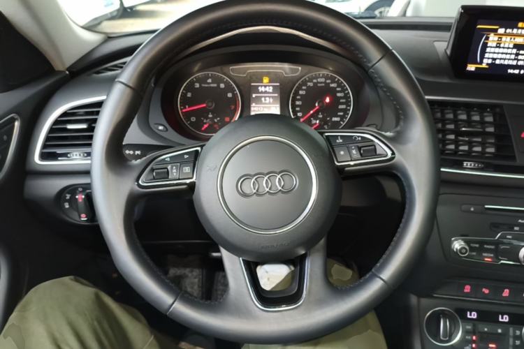 Used Audi Q3 2017 30 TFSI Fashion Model Steering Wheel