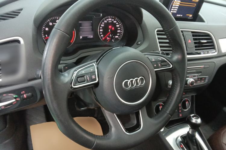 Used Audi Q3 2017 35 TFSI Style Edition Steering Wheel