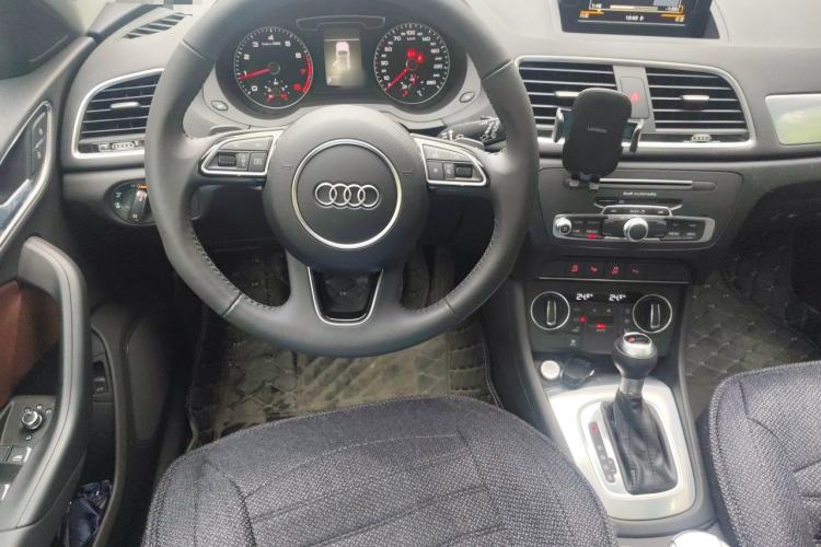 Used Audi Q3 2017 35 TFSI Style Edition Steering Wheel