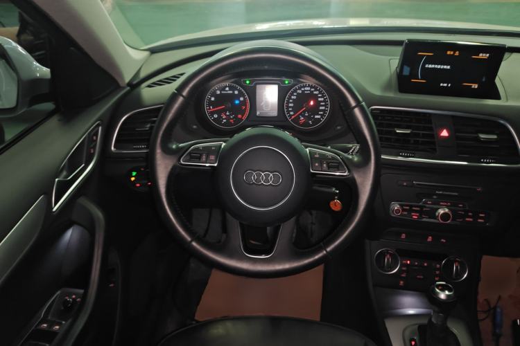 Used Audi Q3 2017 35 TFSI Fashion Model Steering Wheel