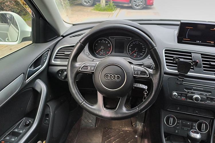 Used Audi Q3 2017 30 TFSI Fashion Model Steering Wheel