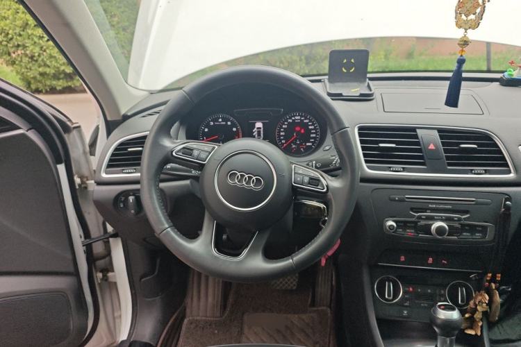 Used Audi Q3 2017 35 TFSI Fashion Model Steering Wheel