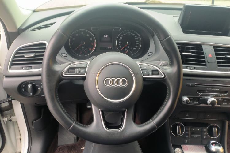 Used Audi Q3 2017 35 TFSI Fashion Model Steering Wheel
