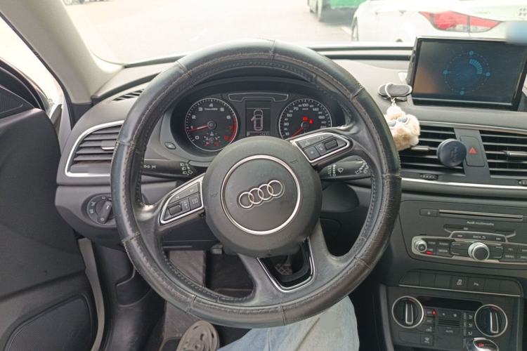 Used Audi Q3 2017 30 TFSI Fashion Model Steering Wheel