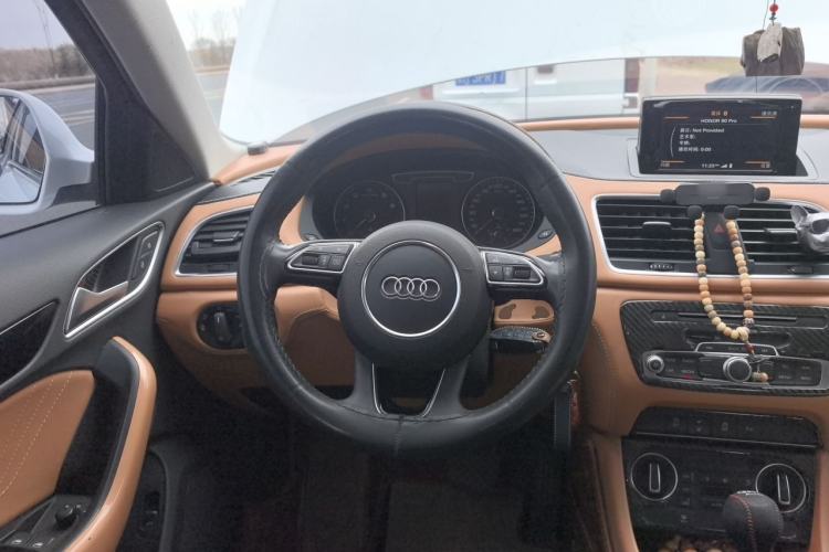 Used Audi Q3 2017 35 TFSI Fashion Model Steering Wheel