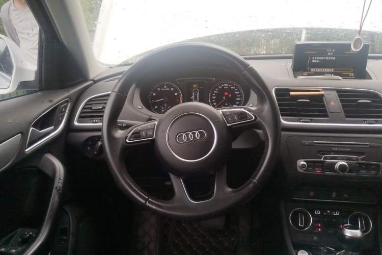 Used Audi Q3 2017 35 TFSI Fashion Model Steering Wheel