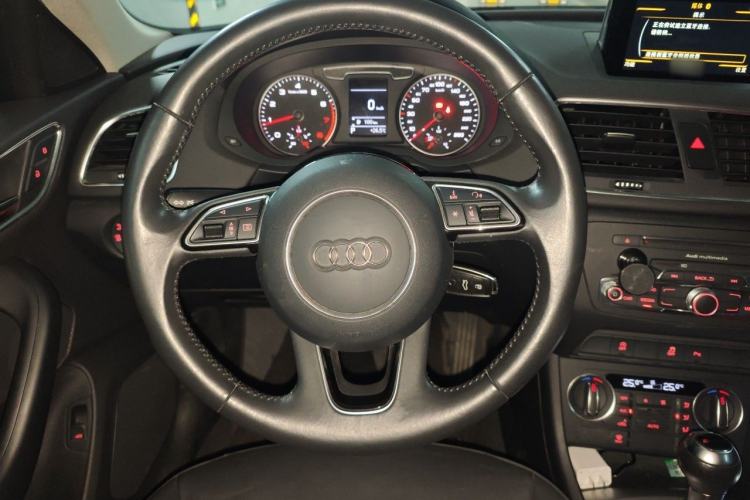 Used Audi Q3 2017 30 TFSI Fashion Model Steering Wheel