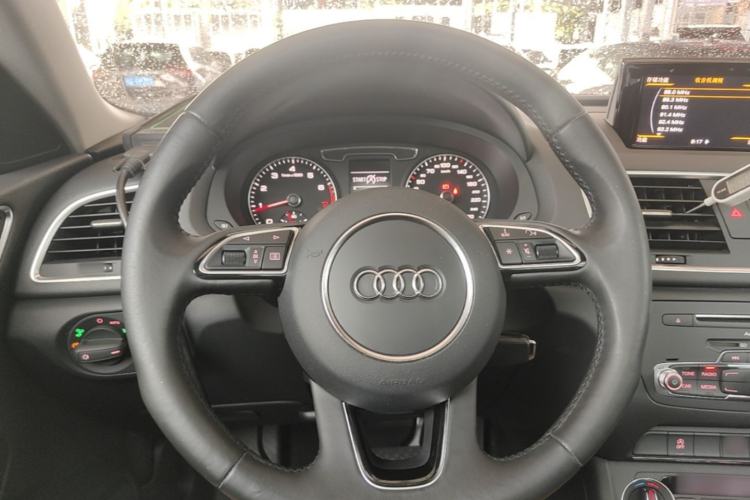 Used Audi Q3 2017 35 TFSI Fashion Model Steering Wheel