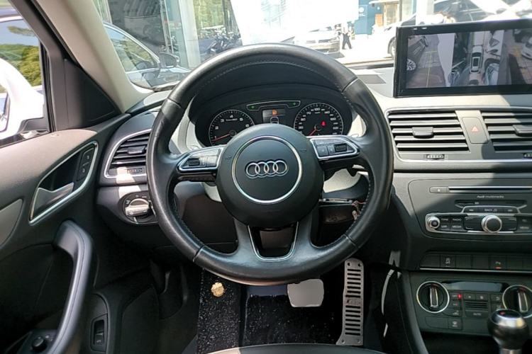 Used Audi Q3 2017 35 TFSI Fashion Model Steering Wheel