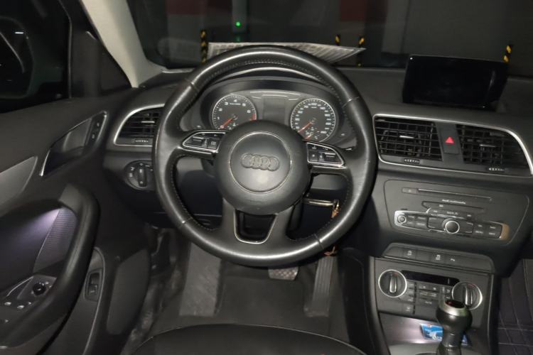 Used Audi Q3 2017 30 TFSI Fashion Model Steering Wheel