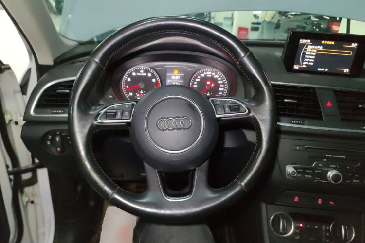 Used Audi Q3 2017 35 TFSI Fashion Model Steering Wheel