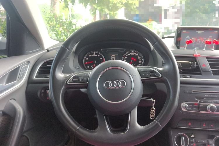 Used Audi Q3 2017 30 TFSI Fashion Model Steering Wheel