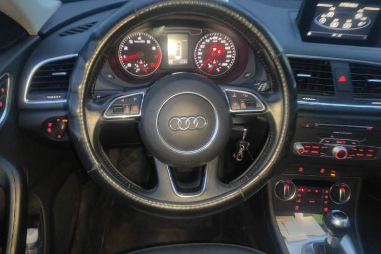 Used Audi Q3 2017 30 TFSI Fashion Model Steering Wheel