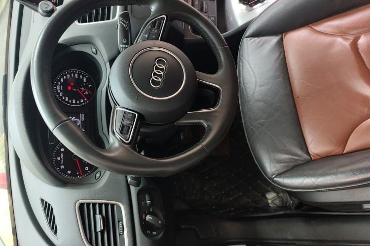 Used Audi Q3 2017 35 TFSI Fashion Model Steering Wheel