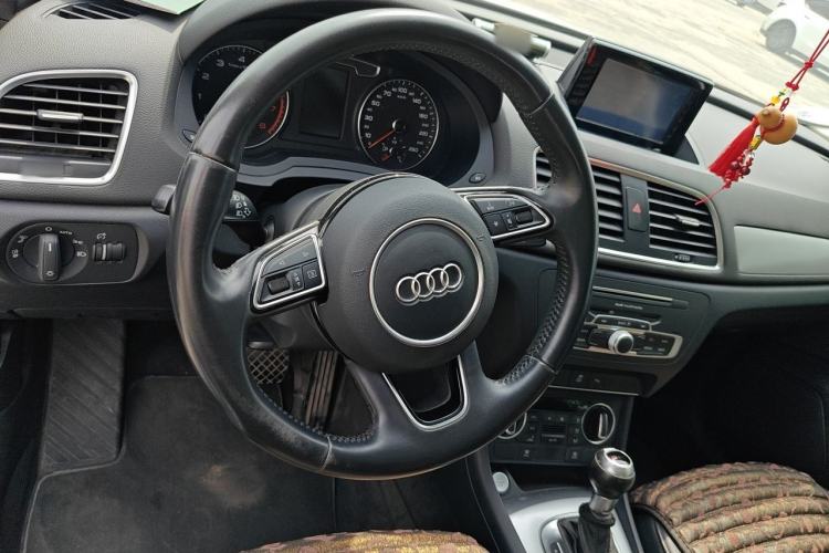 Used Audi Q3 2017 30 TFSI Fashion Model Steering Wheel