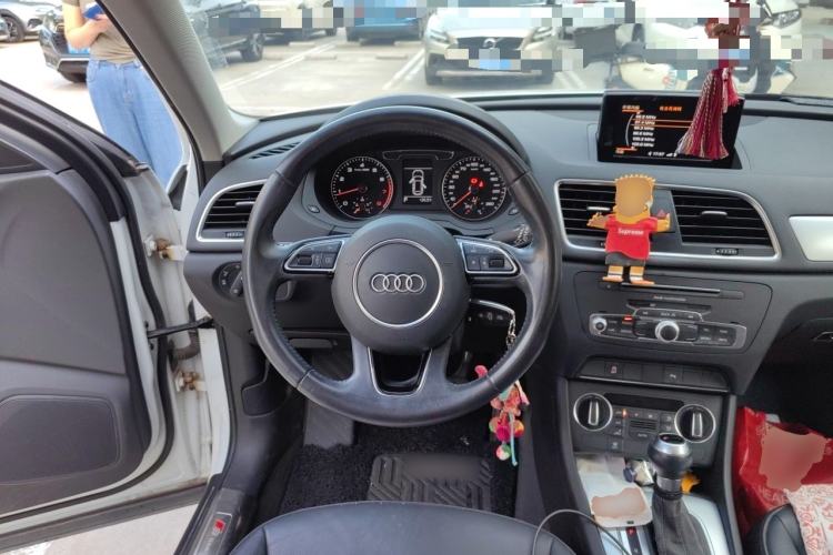 Used Audi Q3 2017 35 TFSI Fashion Model Steering Wheel