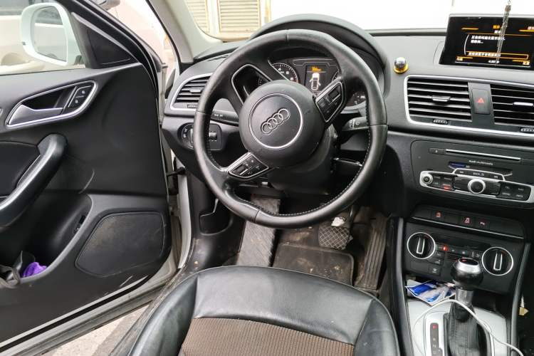 Used Audi Q3 2017 30 TFSI Fashion Model Steering Wheel