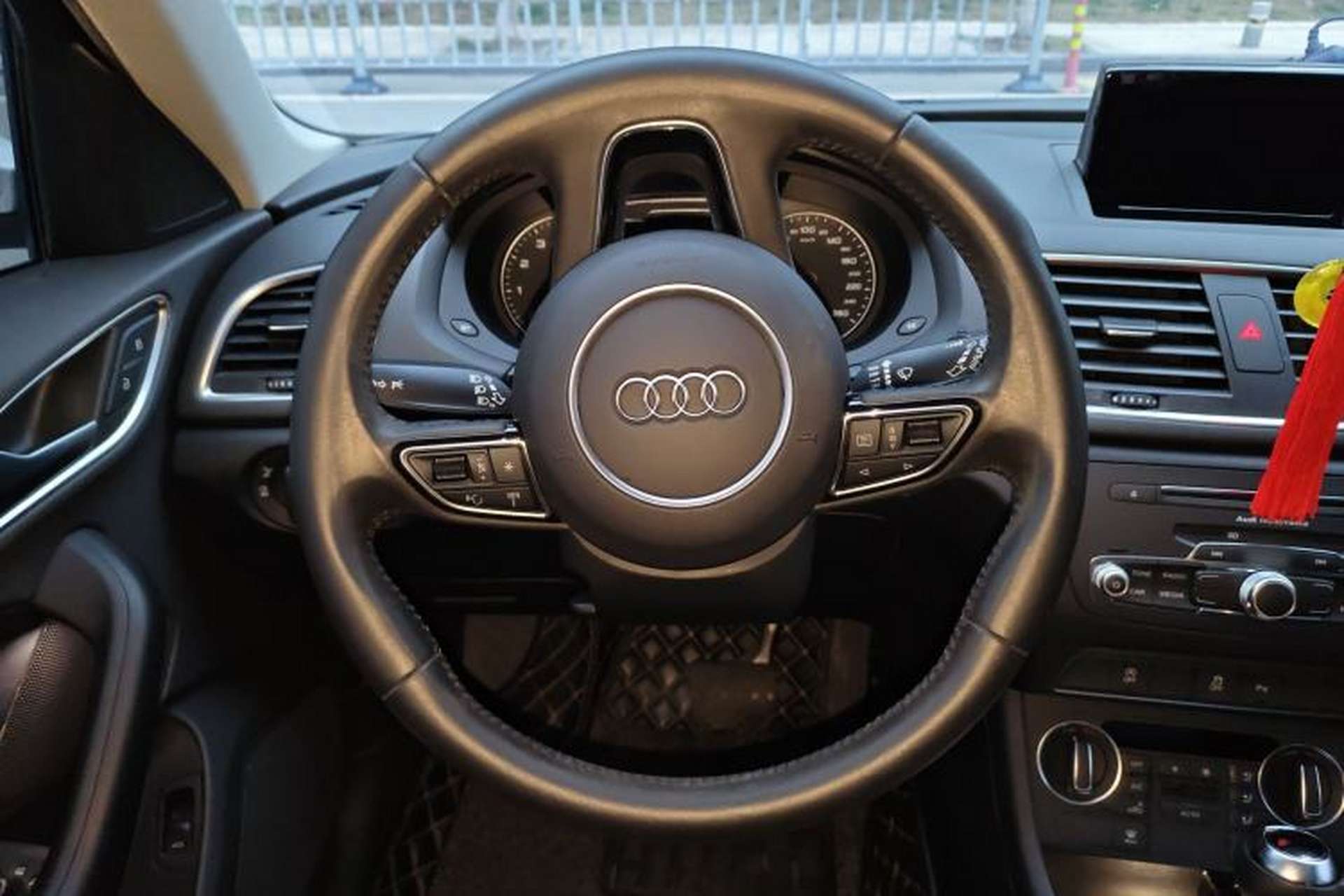 Used Audi Q3 2017 35 TFSI Fashion Model Steering Wheel