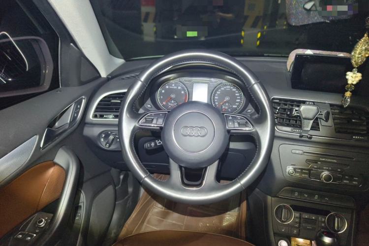 Used Audi Q3 2017 30 TFSI Fashion Model Steering Wheel