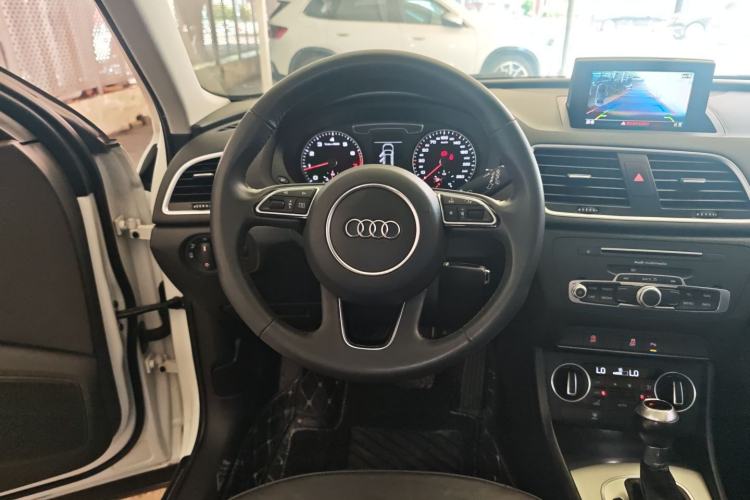 Used Audi Q3 2017 30 TFSI Fashion Model Steering Wheel
