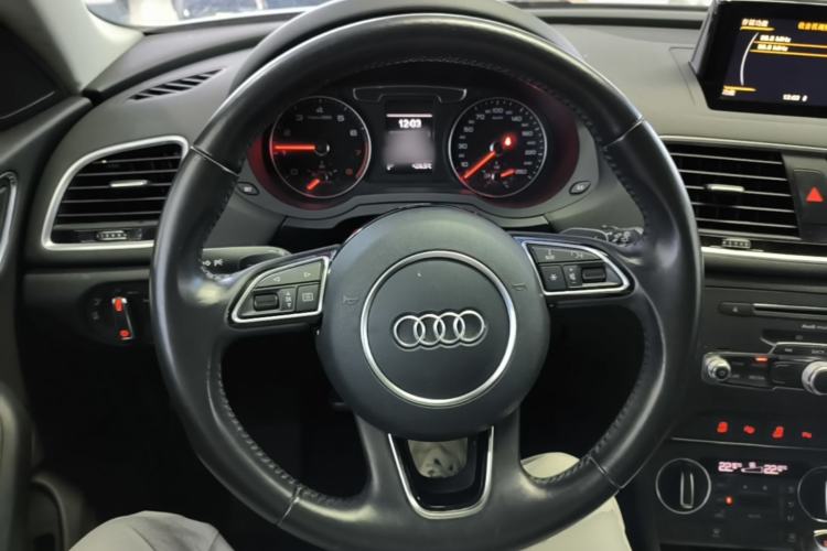 Used Audi Q3 2017 30 TFSI Fashion Model Steering Wheel