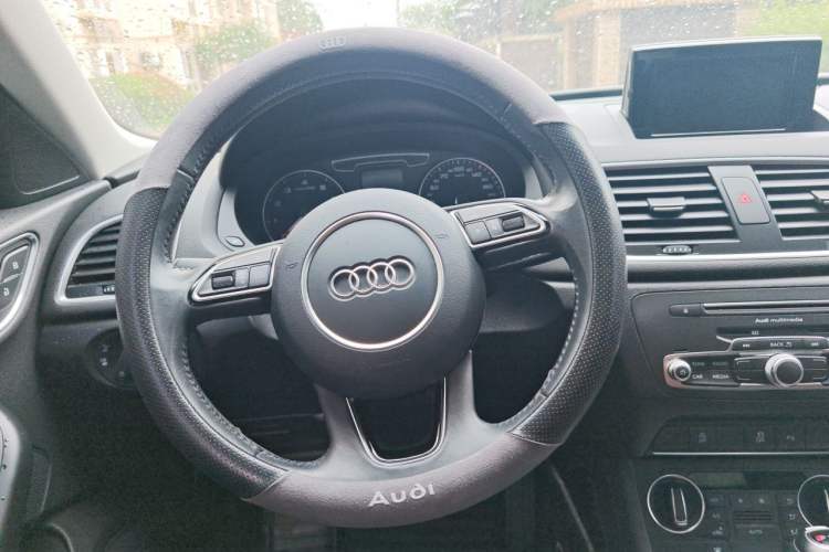 Used Audi Q3 2017 30 TFSI Fashion Model Steering Wheel