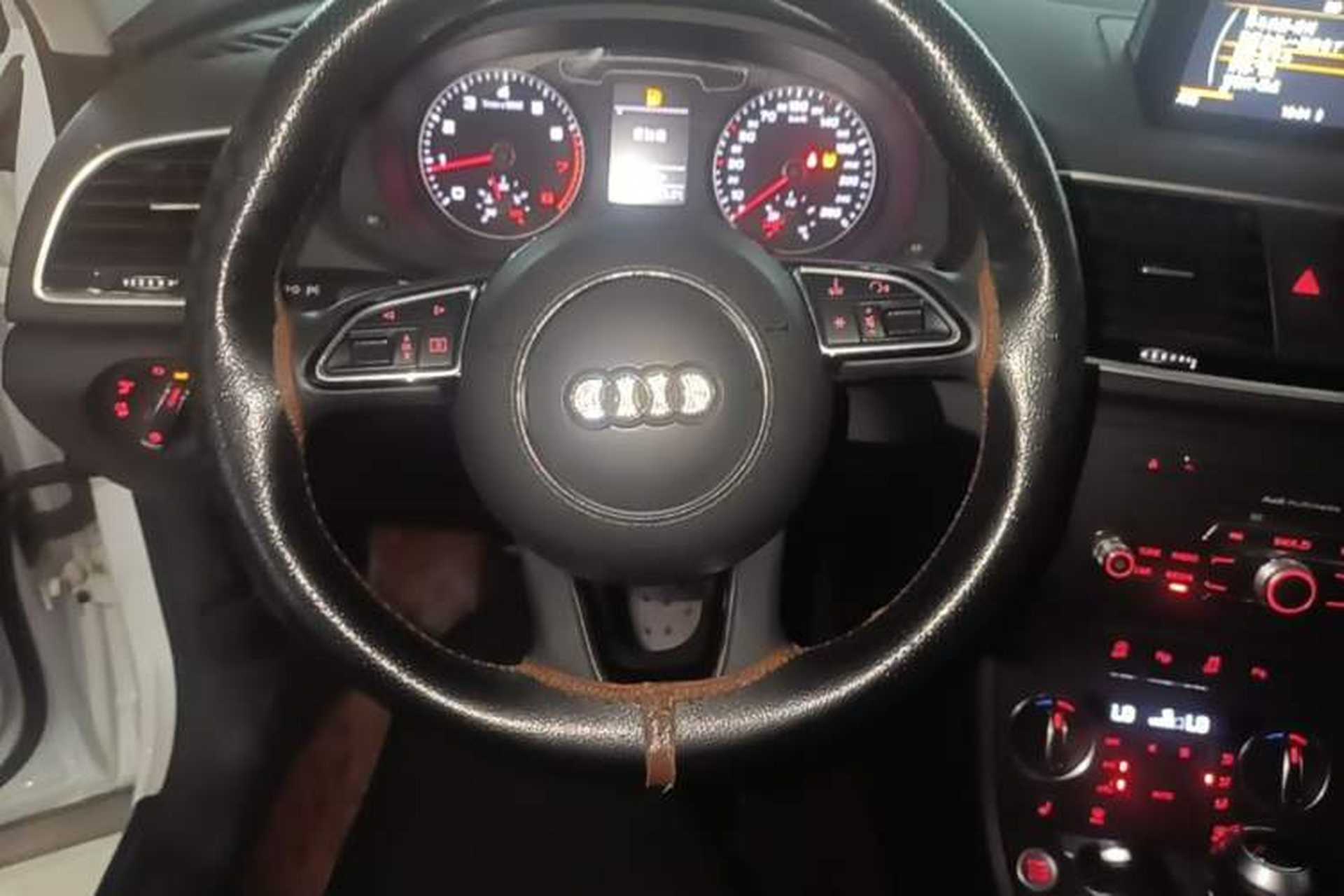Used Audi Q3 2017 30 TFSI Fashion Model Steering Wheel