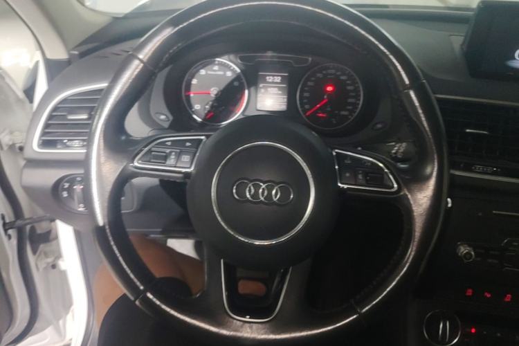 Used Audi Q3 2017 35 TFSI Style Edition Steering Wheel
