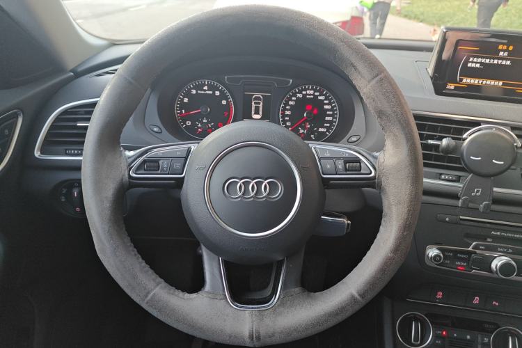 Used Audi Q3 2017 35 TFSI Fashion Model Steering Wheel