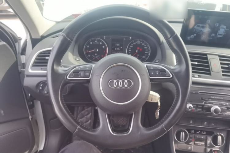 Used Audi Q3 2017 30 TFSI Fashion Model Steering Wheel