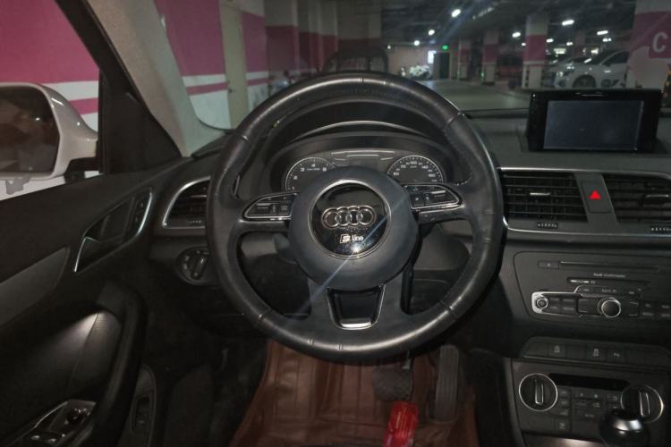 Used Audi Q3 2017 30 TFSI Fashion Model Steering Wheel