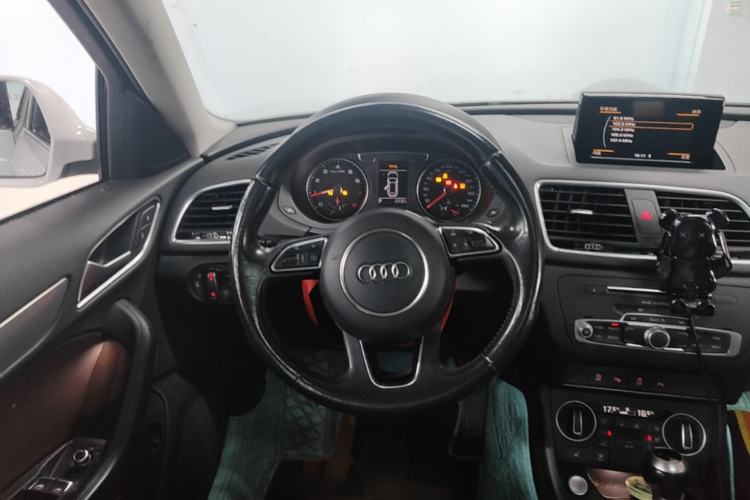 Used Audi Q3 2017 30 TFSI Fashion Model Steering Wheel