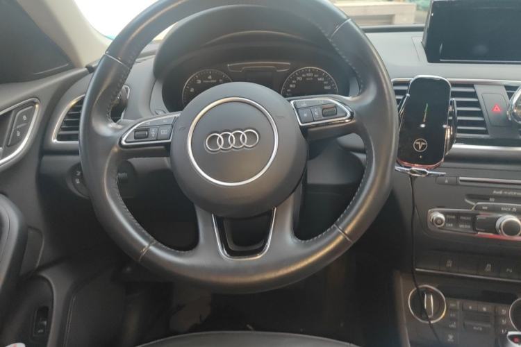 Used Audi Q3 2017 30 TFSI Fashion Model Steering Wheel