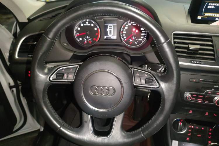 Used Audi Q3 2017 30 TFSI Fashion Model Steering Wheel
