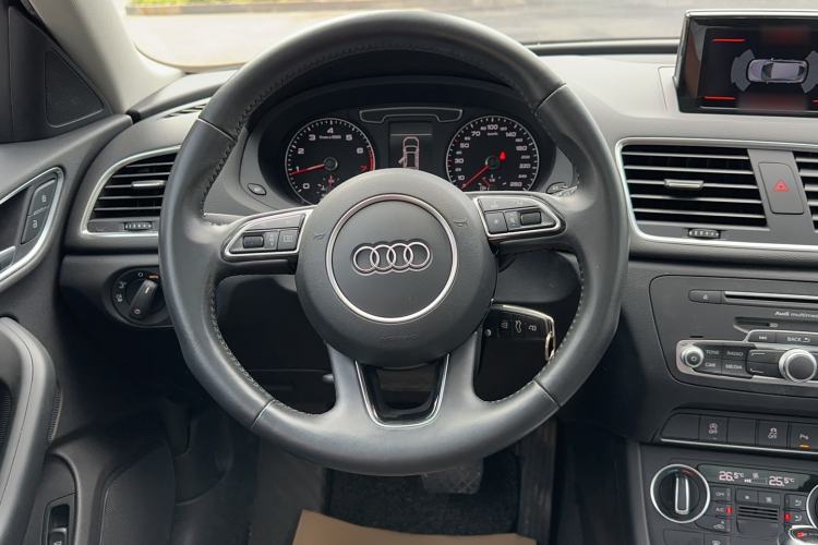 Used Audi Q3 2017 30 TFSI Fashion Model Steering Wheel