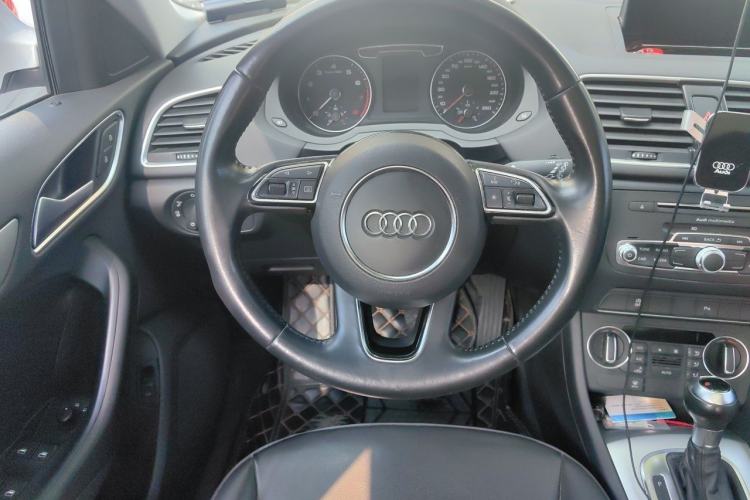 Used Audi Q3 2017 30 TFSI Fashion Model Steering Wheel