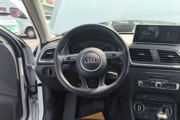 Used Audi Q3 2017 30 TFSI Fashion Model Steering Wheel