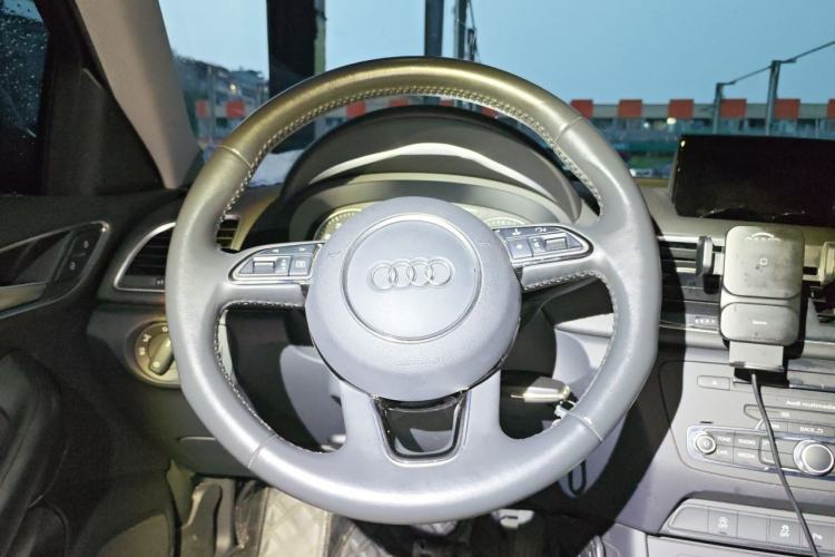Used Audi Q3 2017 35 TFSI Fashion Model Steering Wheel