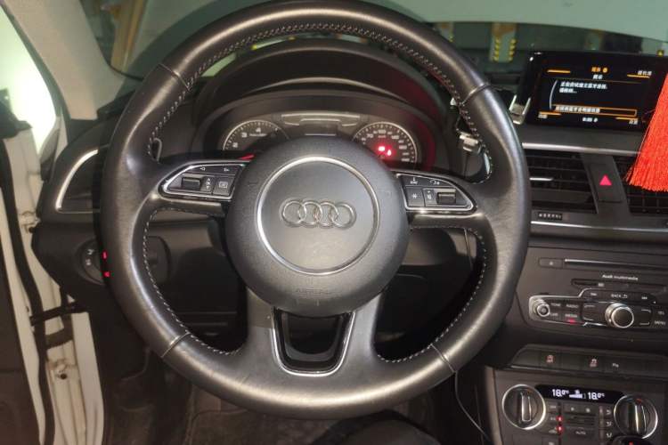 Used Audi Q3 2017 30 TFSI Fashion Model Steering Wheel